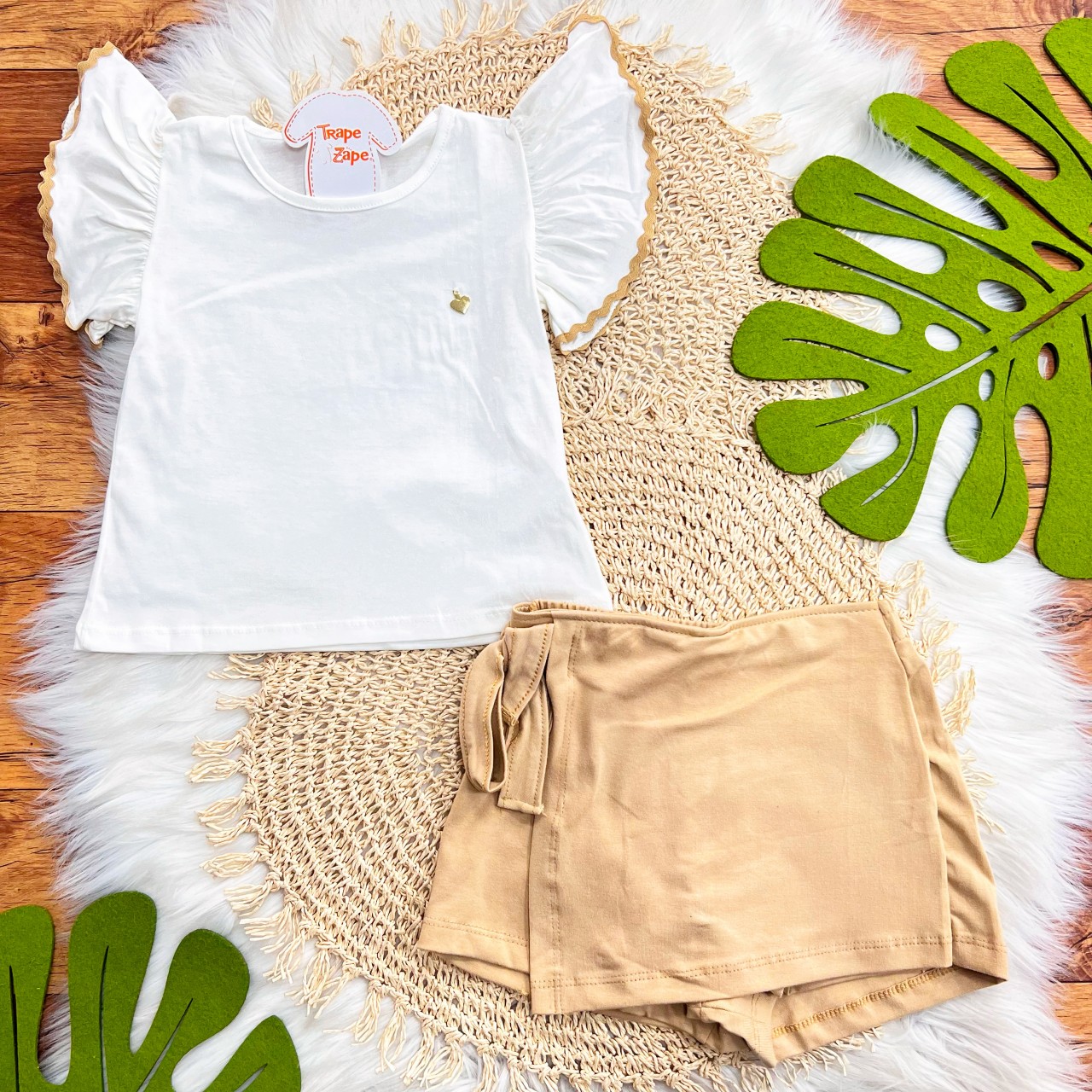 Conj. Blusa com Coração Dourado e Short Saia - Off White e Areia